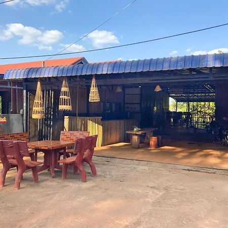 Backpacker Hostel And Jungle Trekking Banlung Buitenkant foto