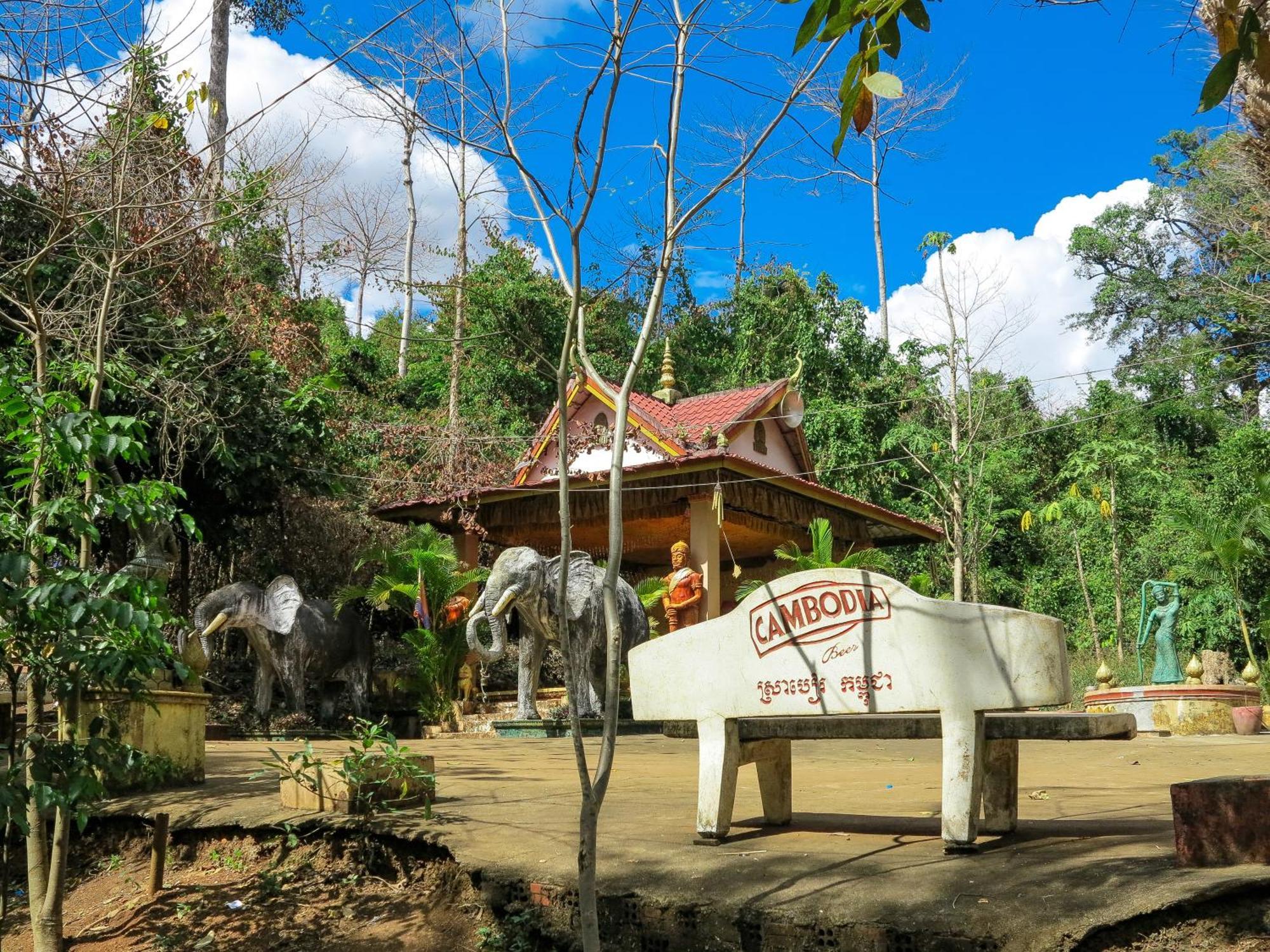 Backpacker Hostel And Jungle Trekking Banlung Buitenkant foto