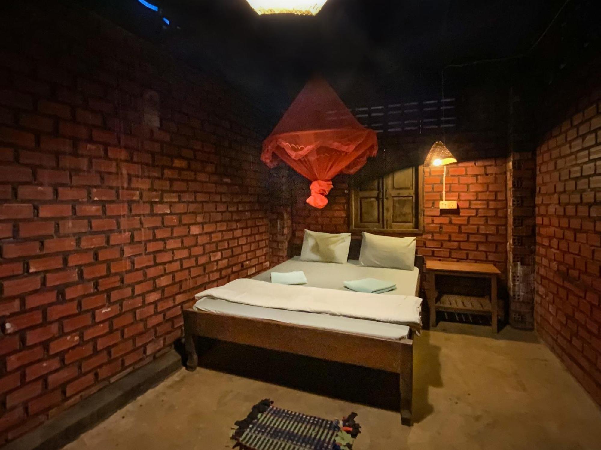 Backpacker Hostel And Jungle Trekking Banlung Buitenkant foto